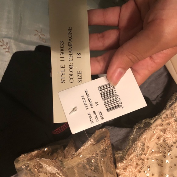 SOLD ❌Emma Street Metallic Embroidered 2 Piece - Picture 5 of 5